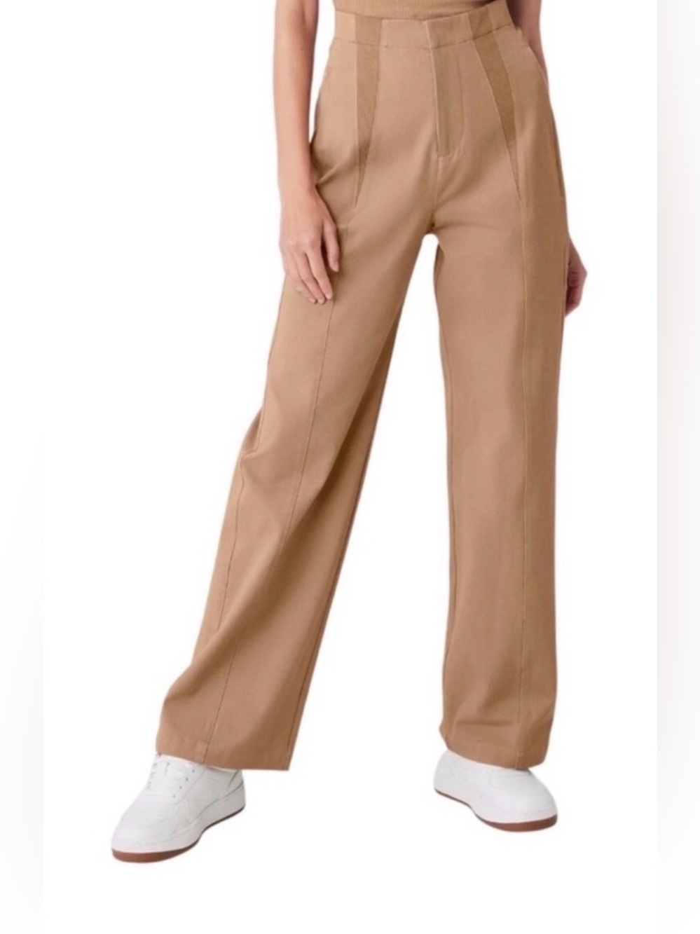 New Alo Yoga High-Waist On Point
Moto Trouser Toasted in Tan sz s